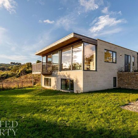 Stunning 5 Bedroom Home With Garden & Panoramic Views! Bath Exterior foto